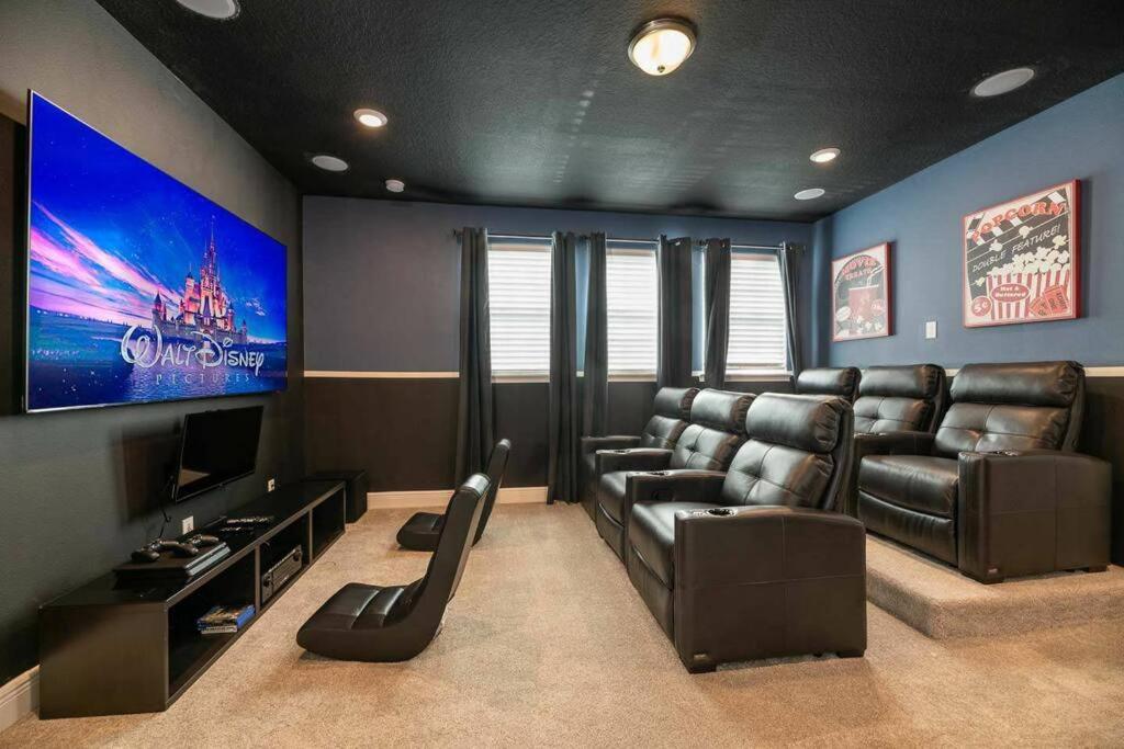 Dluxx Stunning House With Pool Movie Theater 428 Holiday home *