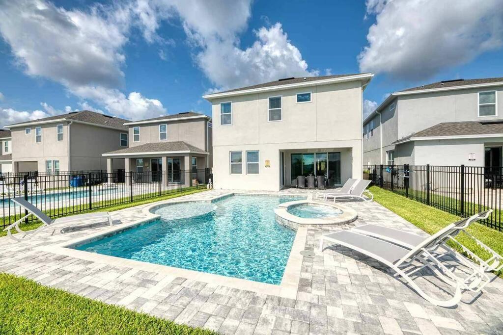 Dluxx Stunning House With Pool Movie Theater 428 Holiday home