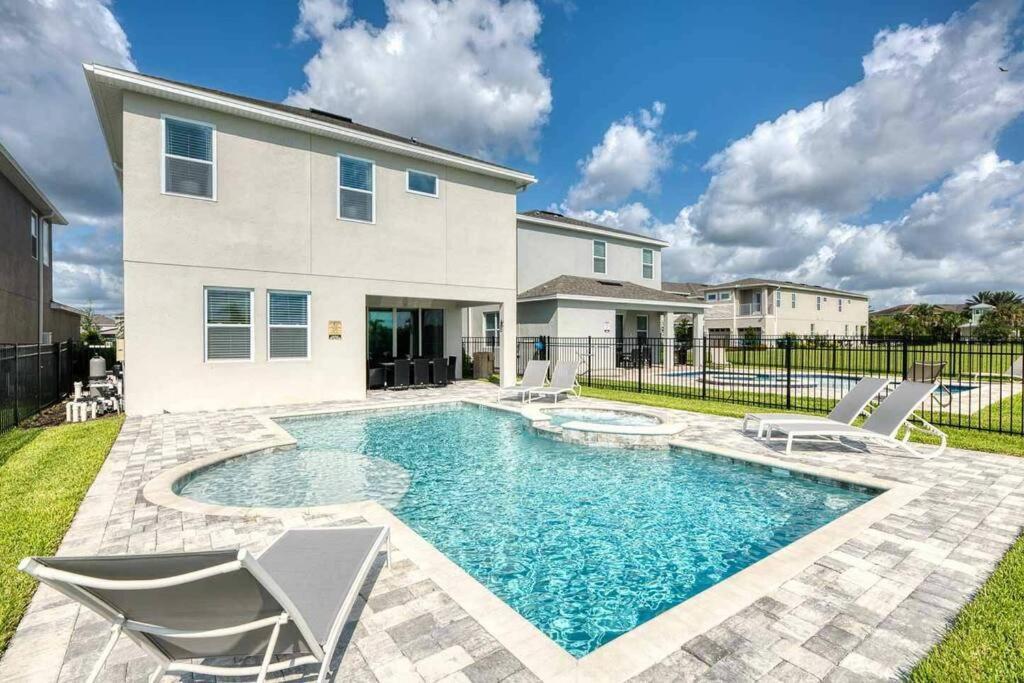 Dluxx Stunning House With Pool Movie Theater 428 Holiday home