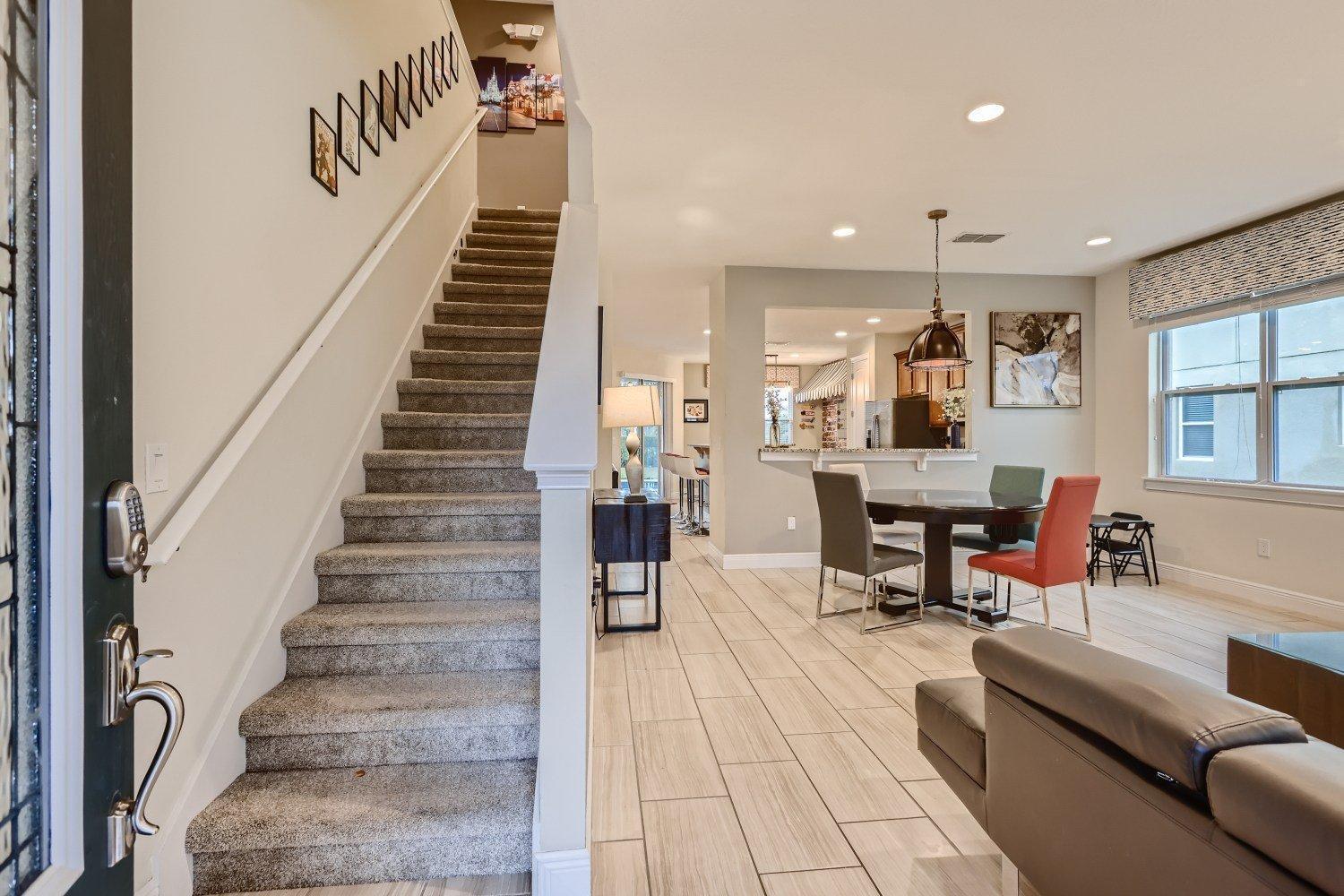 Sunset 6 Bdrm With Modern Living At Encore *