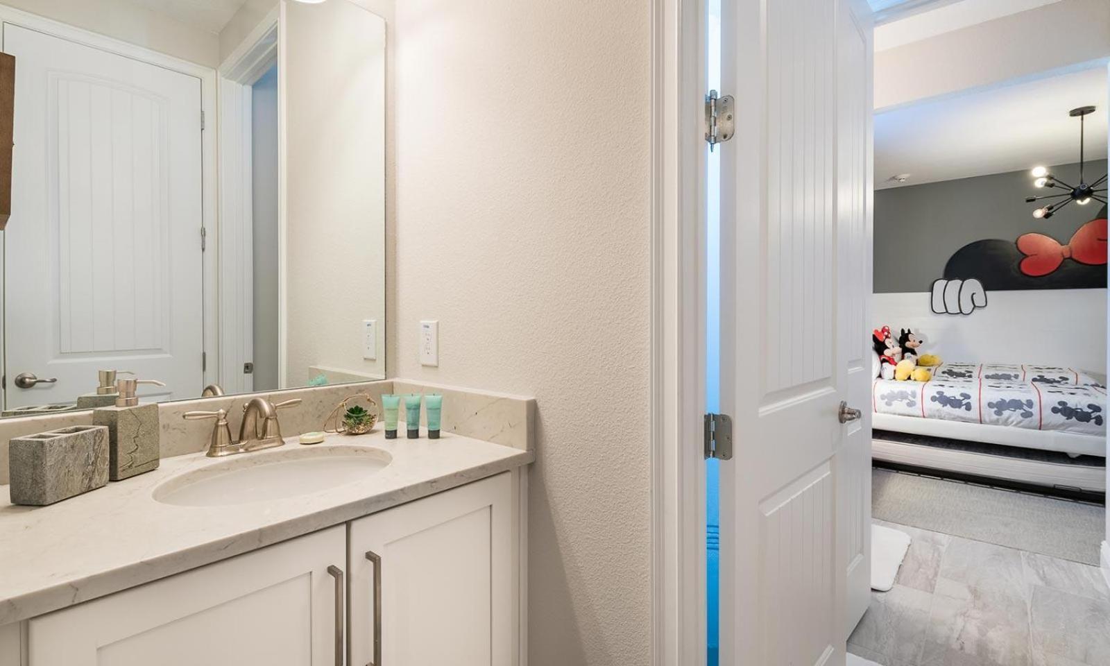 Modern 8 Bdrm With Game In Encore