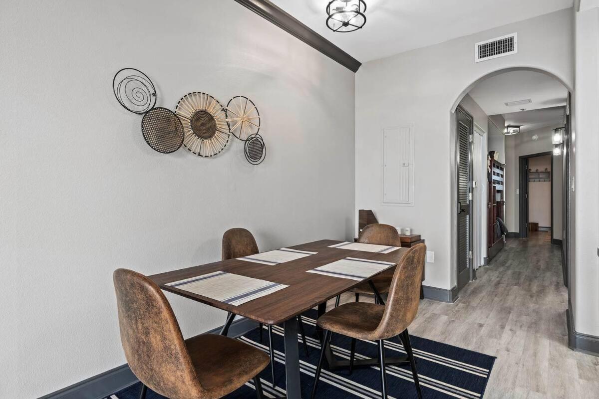 Luxury 1br Lakeview Near Disney! *