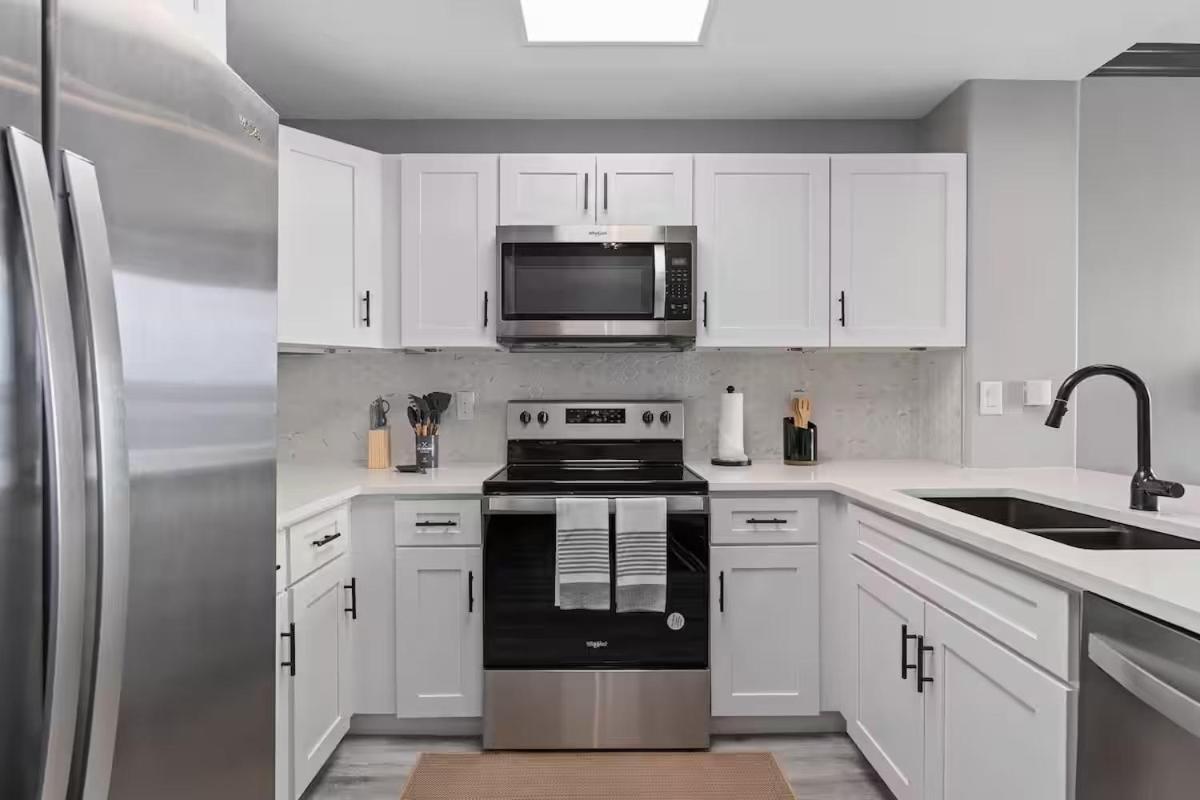 Apartment Luxury 1br Lakeview Near Disney!