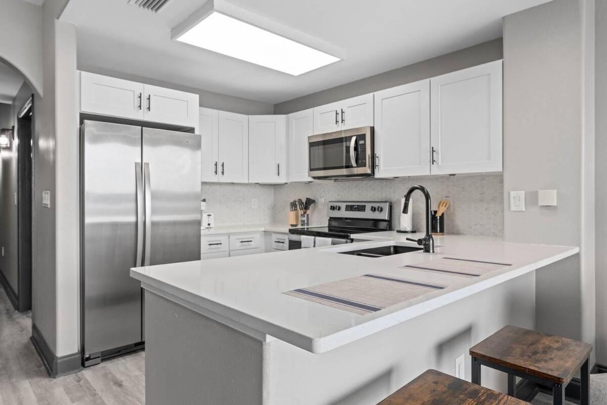 Luxury 1br Lakeview Near Disney! *