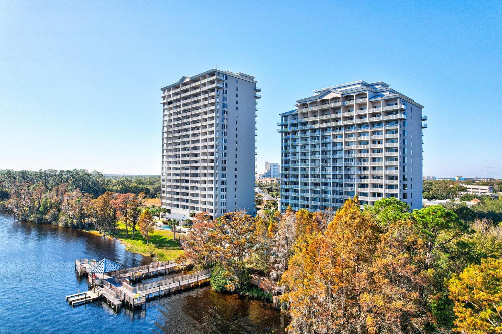 Luxury 1br Lakeview Near Disney!