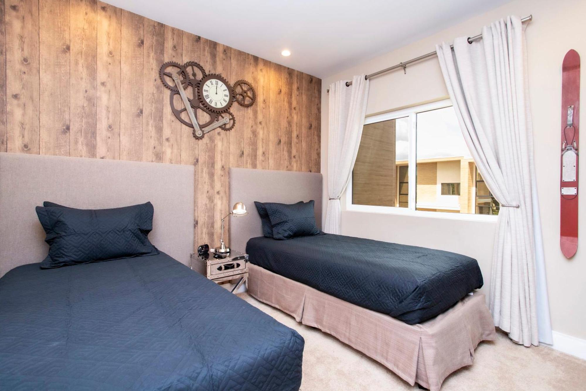 Luxury 4 Bedroom Close To Disney 7487 Holiday home