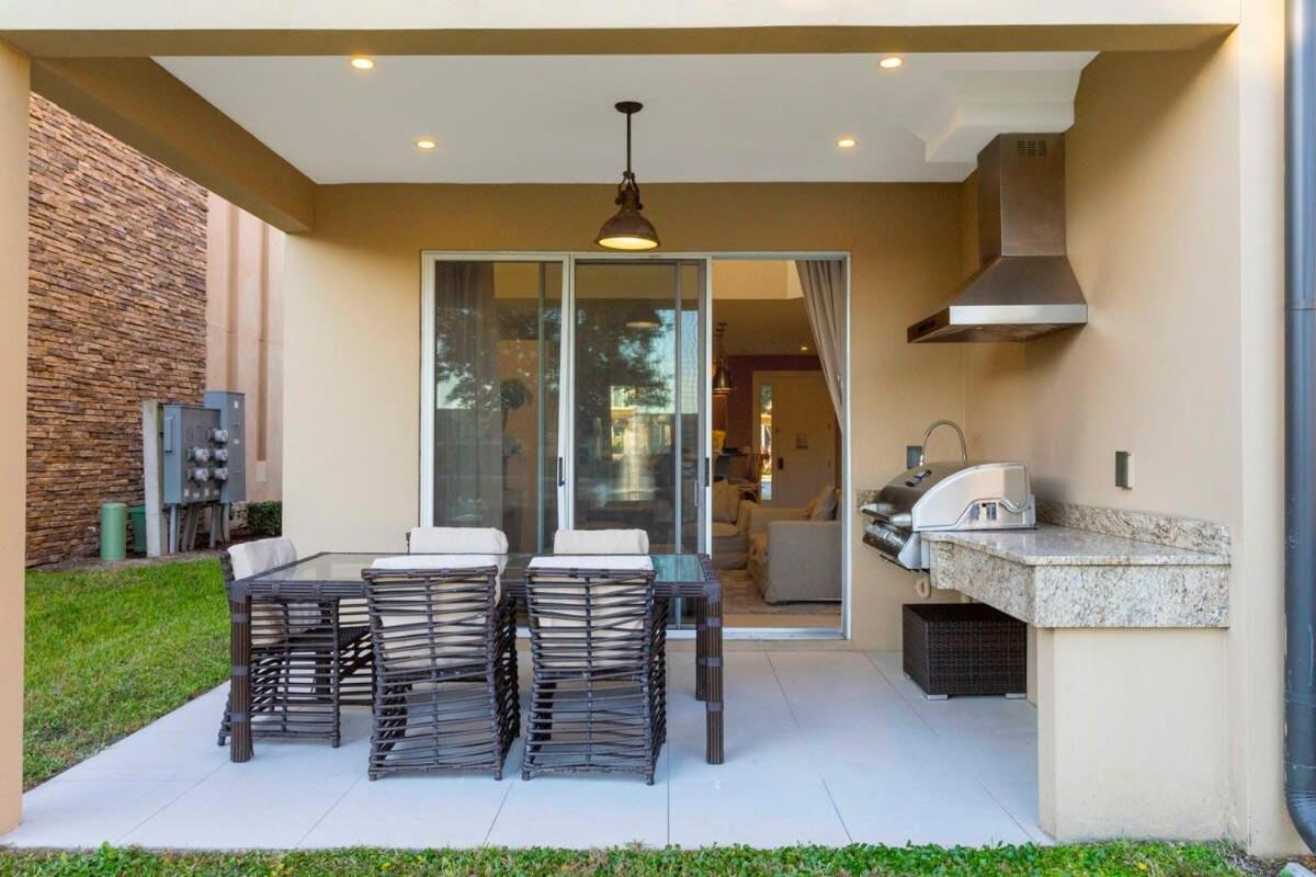 Stunning 4bd Close To @ Magic Village 7614 Orlando