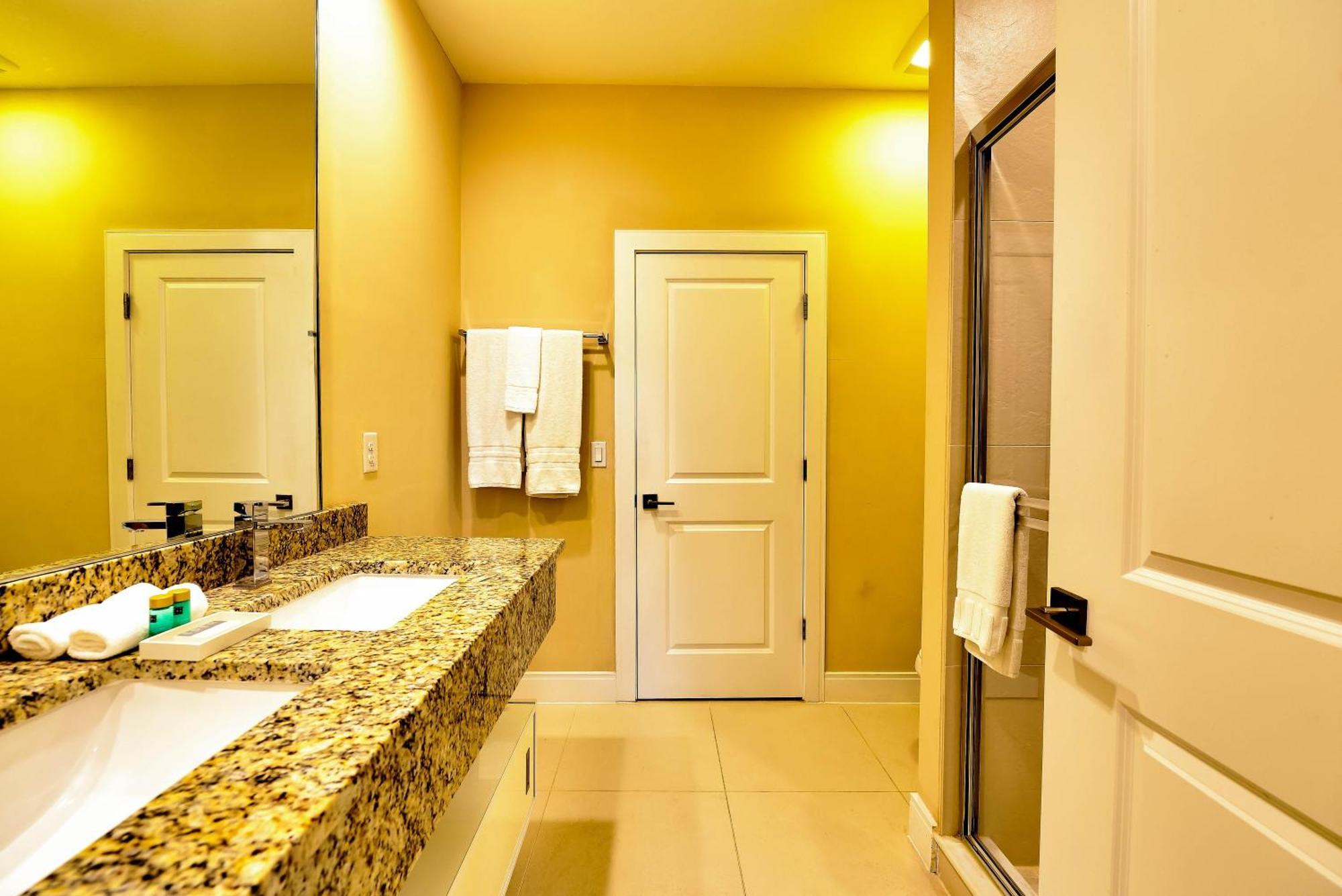 Beautiful Townhome Overlooking The And The Pool Holiday home Orlando