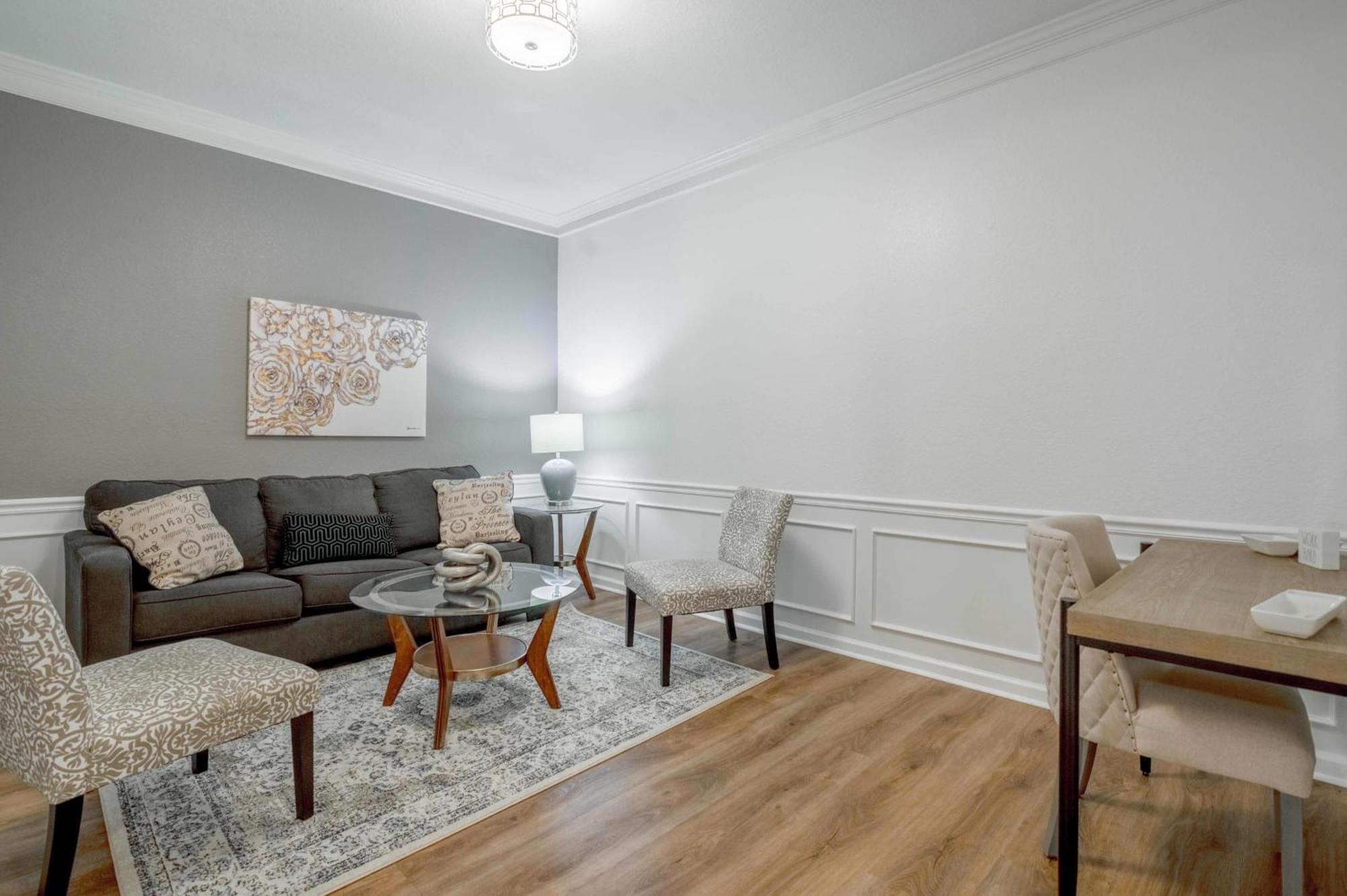 Stylish Vista Cay Luxury Electra Near Theme Parks, And Walk To The Convention Center Apartment Orlando