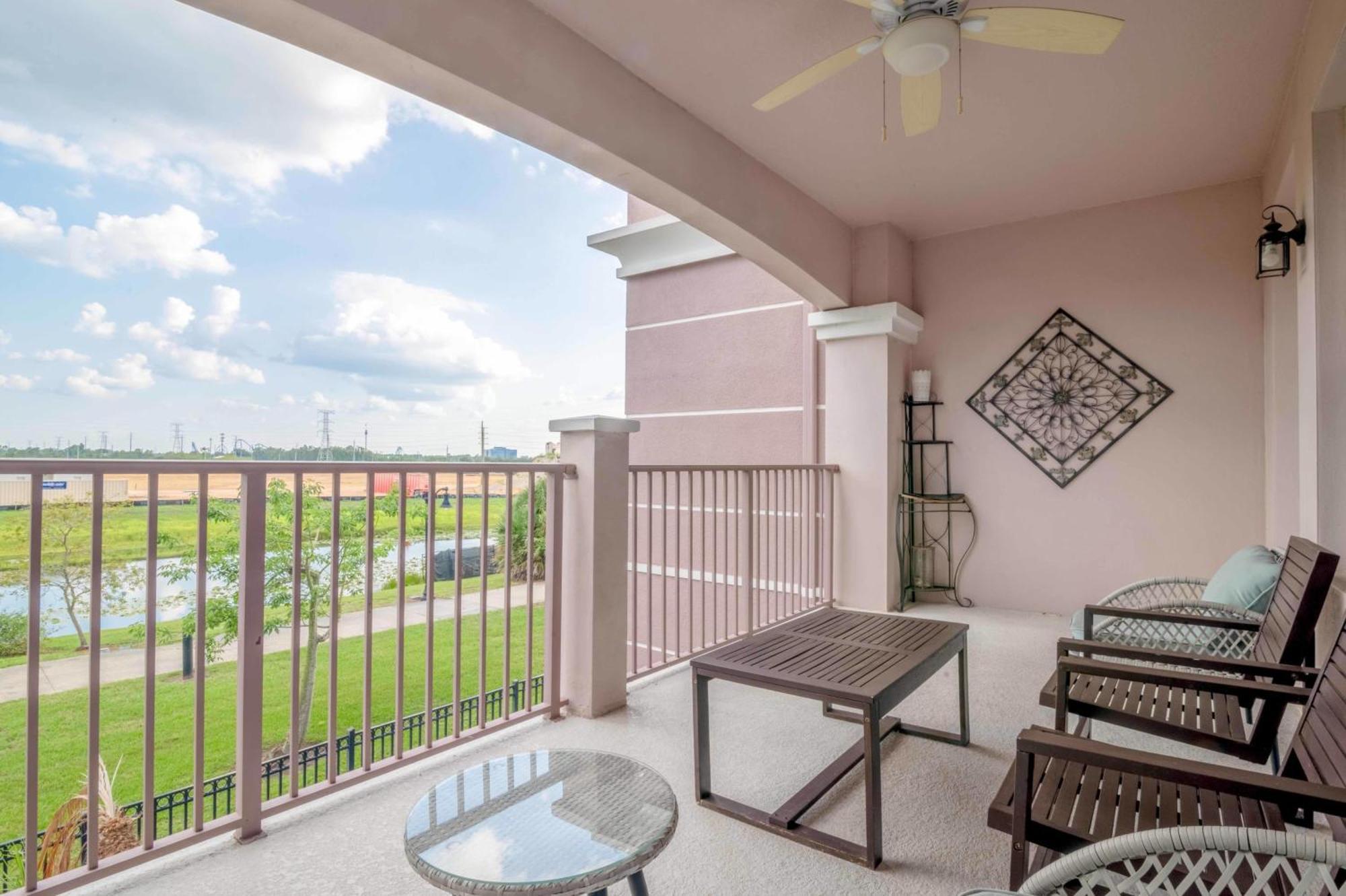Stylish Vista Cay Lakeview Nirvana Near Theme Parks, And Walk To The Convention Center *