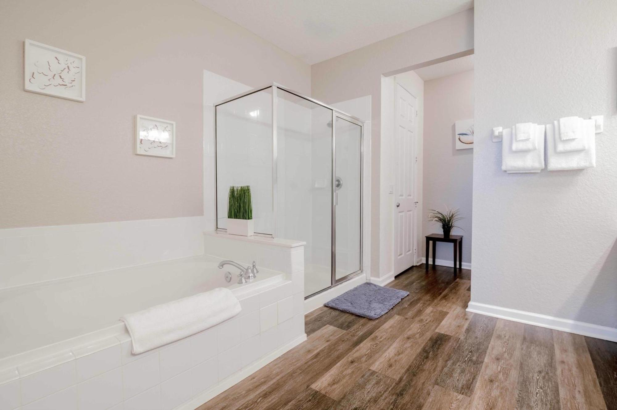Stylish Vista Cay Lakeview Nirvana Near Theme Parks, And Walk To The Convention Center * Orlando