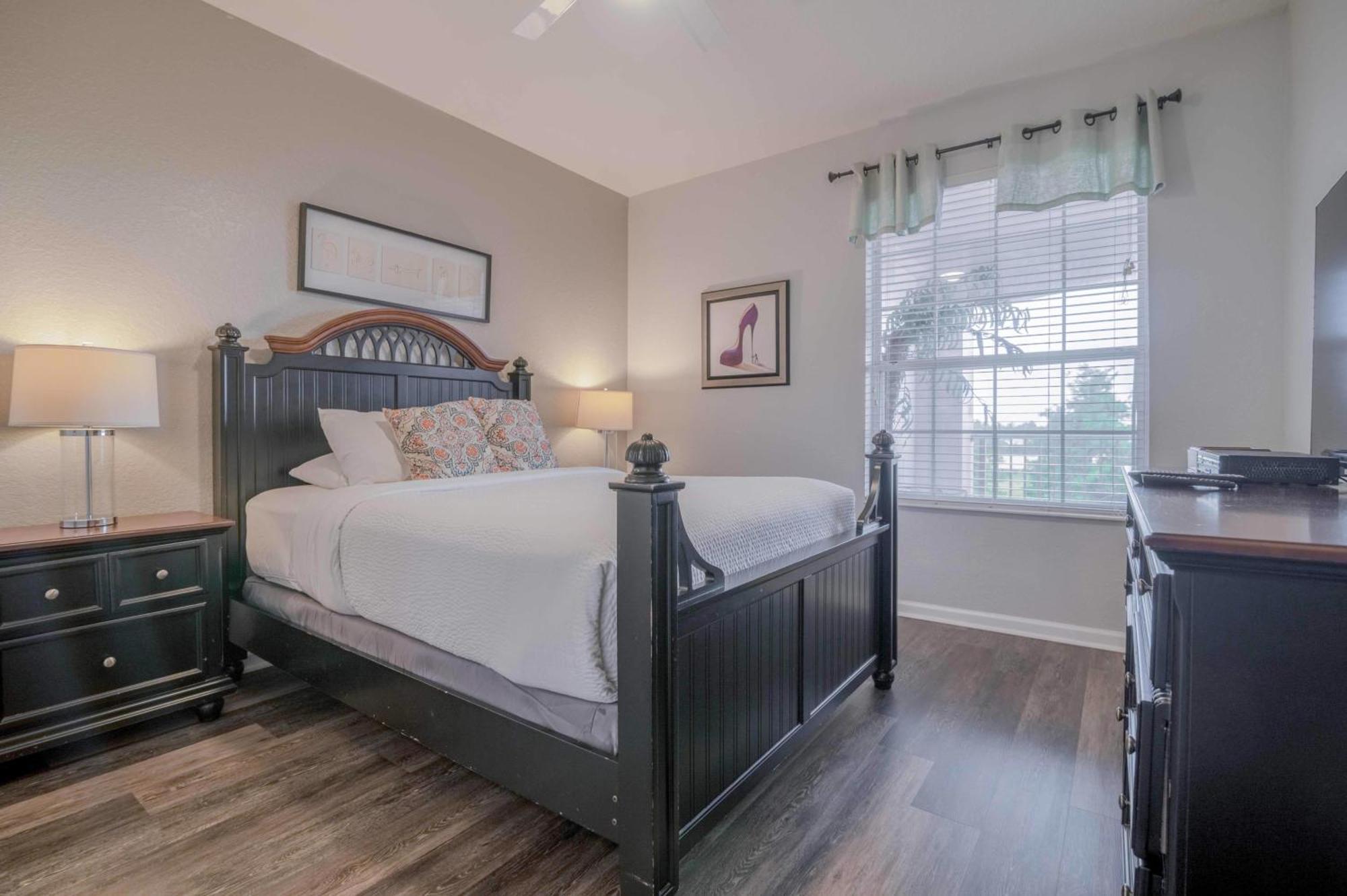 Stylish Vista Cay Lakeview Nirvana Near Theme Parks, And Walk To The Convention Center Apartment