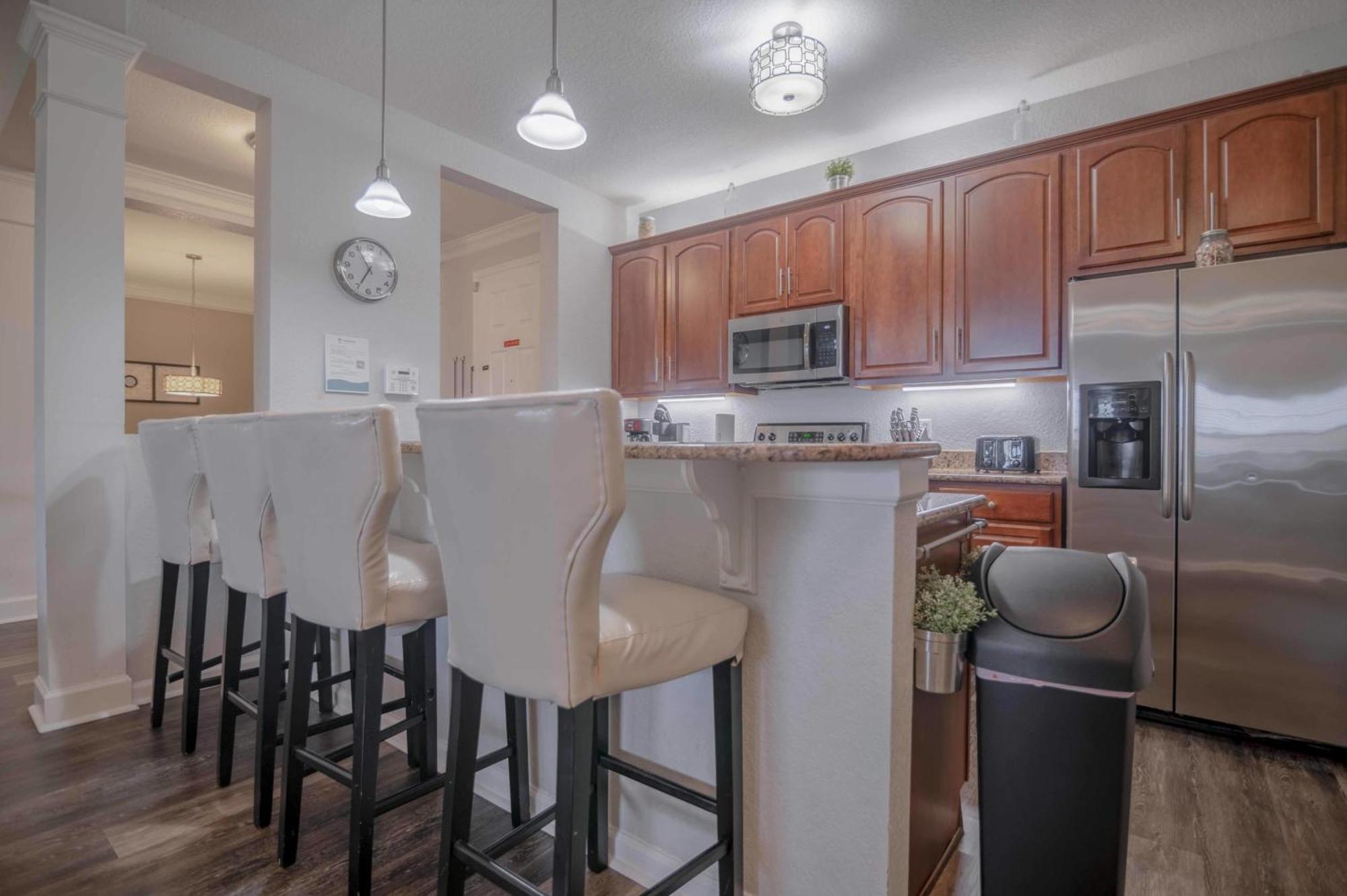 Stylish Vista Cay Lakeview Nirvana Near Theme Parks, And Walk To The Convention Center Apartment *