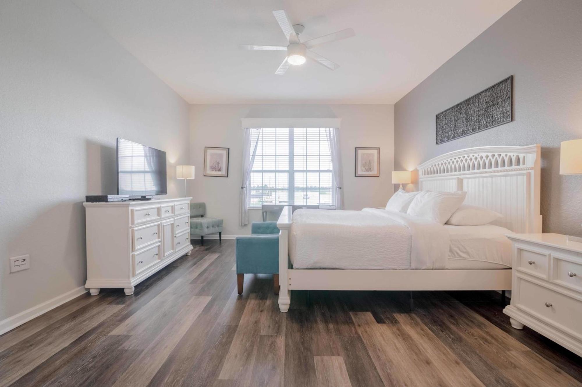 Stylish Vista Cay Lakeview Nirvana Near Theme Parks, And Walk To The Convention Center Apartment