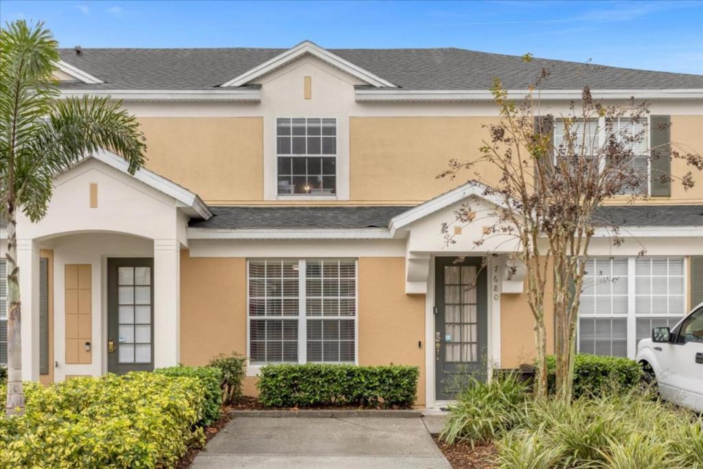3 Bedrooms- 3 Bathrooms- Windsor Hills 7680 Fs *