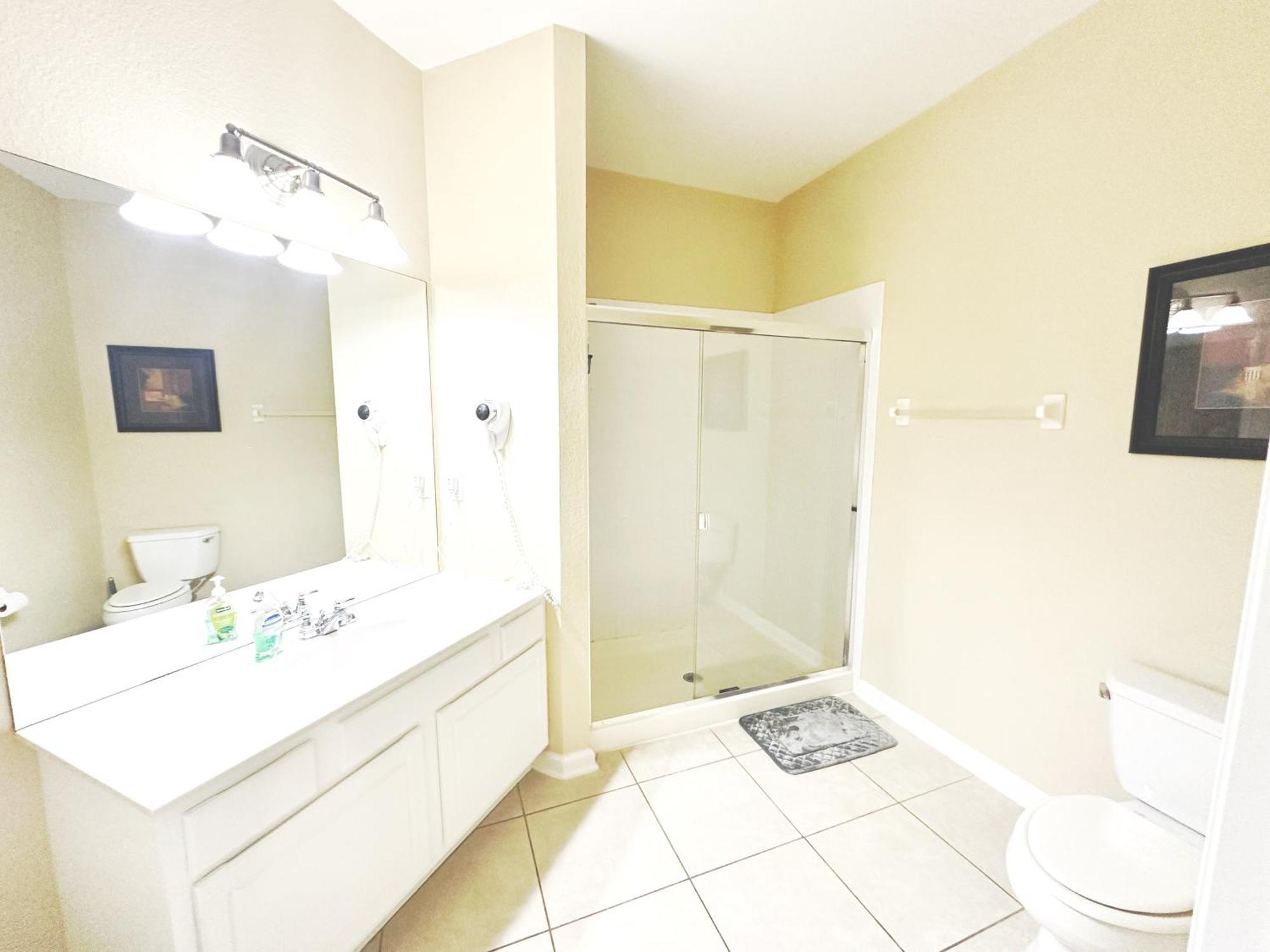 Homestay King-size Bed By Convention Center, Universal &
