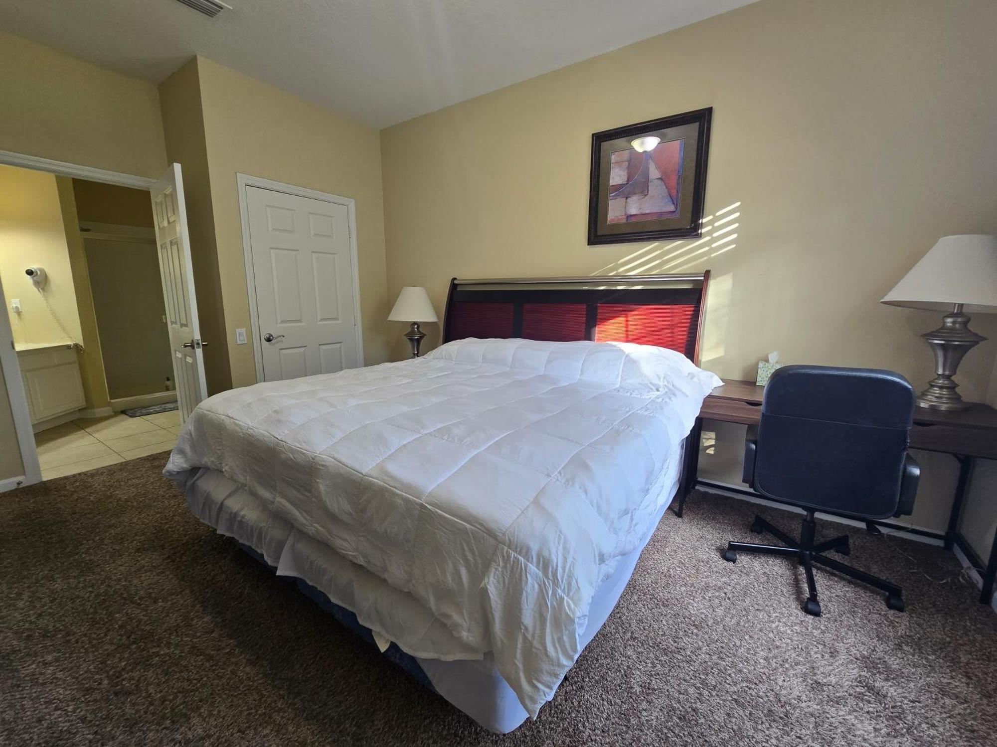 Homestay King-size Bed By Convention Center, Universal & Orlando