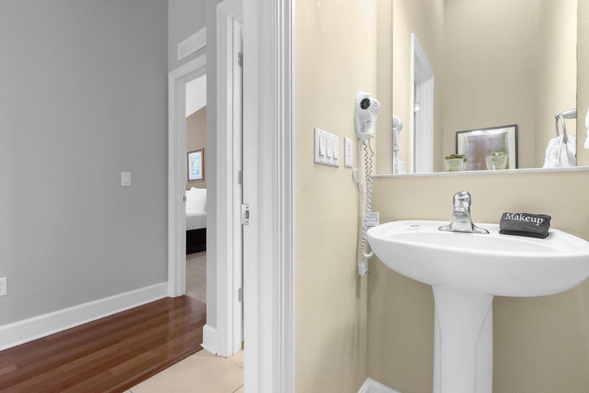 Easter Fun Starts Here - Townhome By Disney! Holiday home *