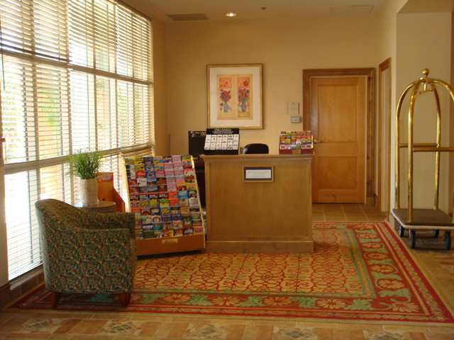 Hotel Embassy By Hilton Airport 3*