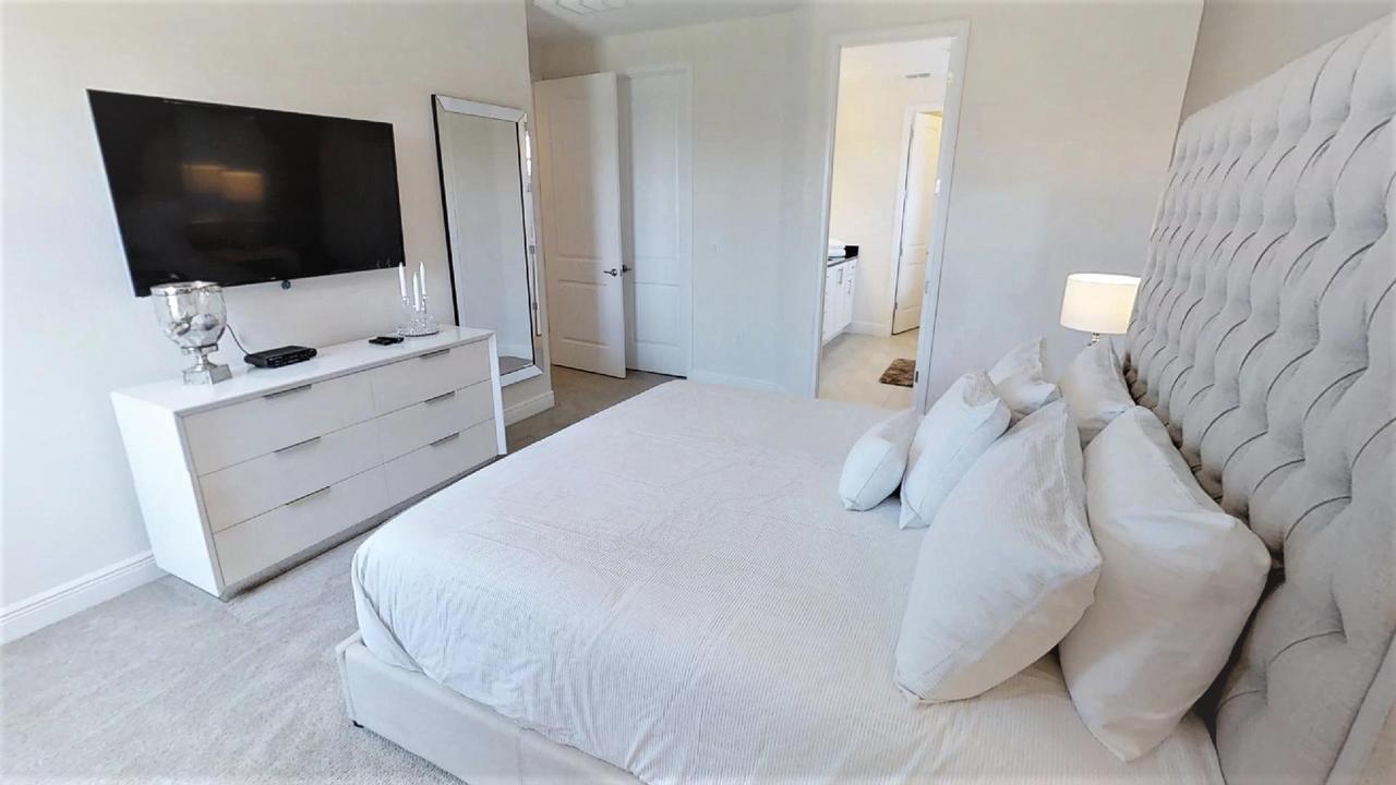 6 Bedroom Vacation With Pool Holiday home