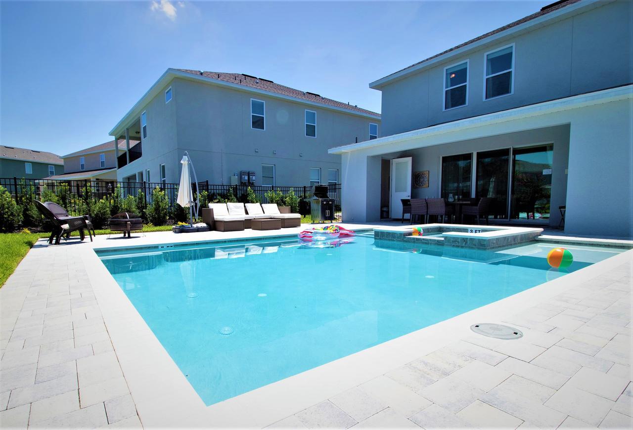 6 Bedroom Vacation With Pool *