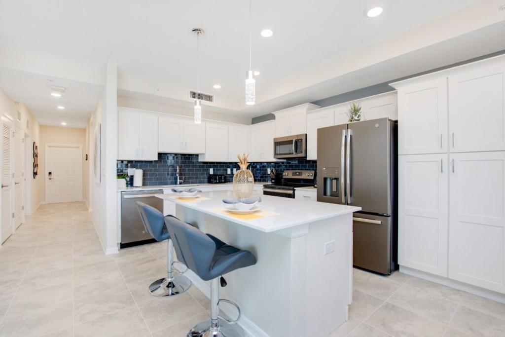 3120paraunit306 * Hunters Creek
