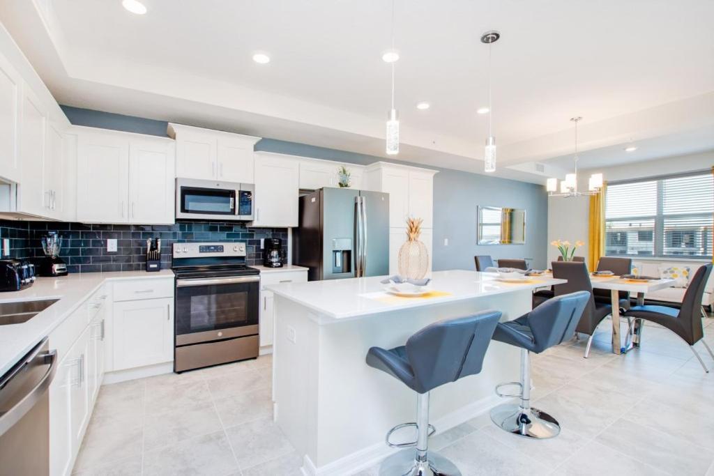 3120paraunit306 * Hunters Creek