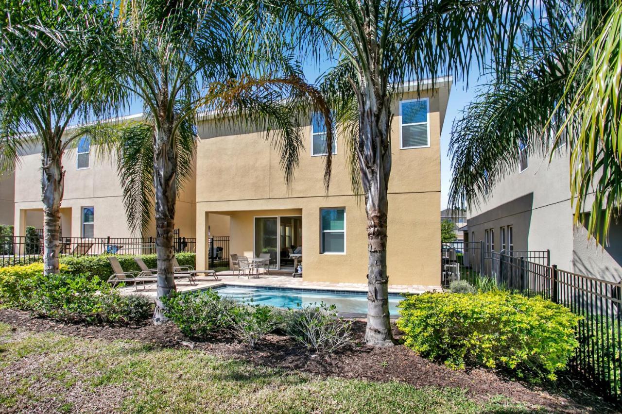 Holiday home 8 Bedroom Vacation With Pool