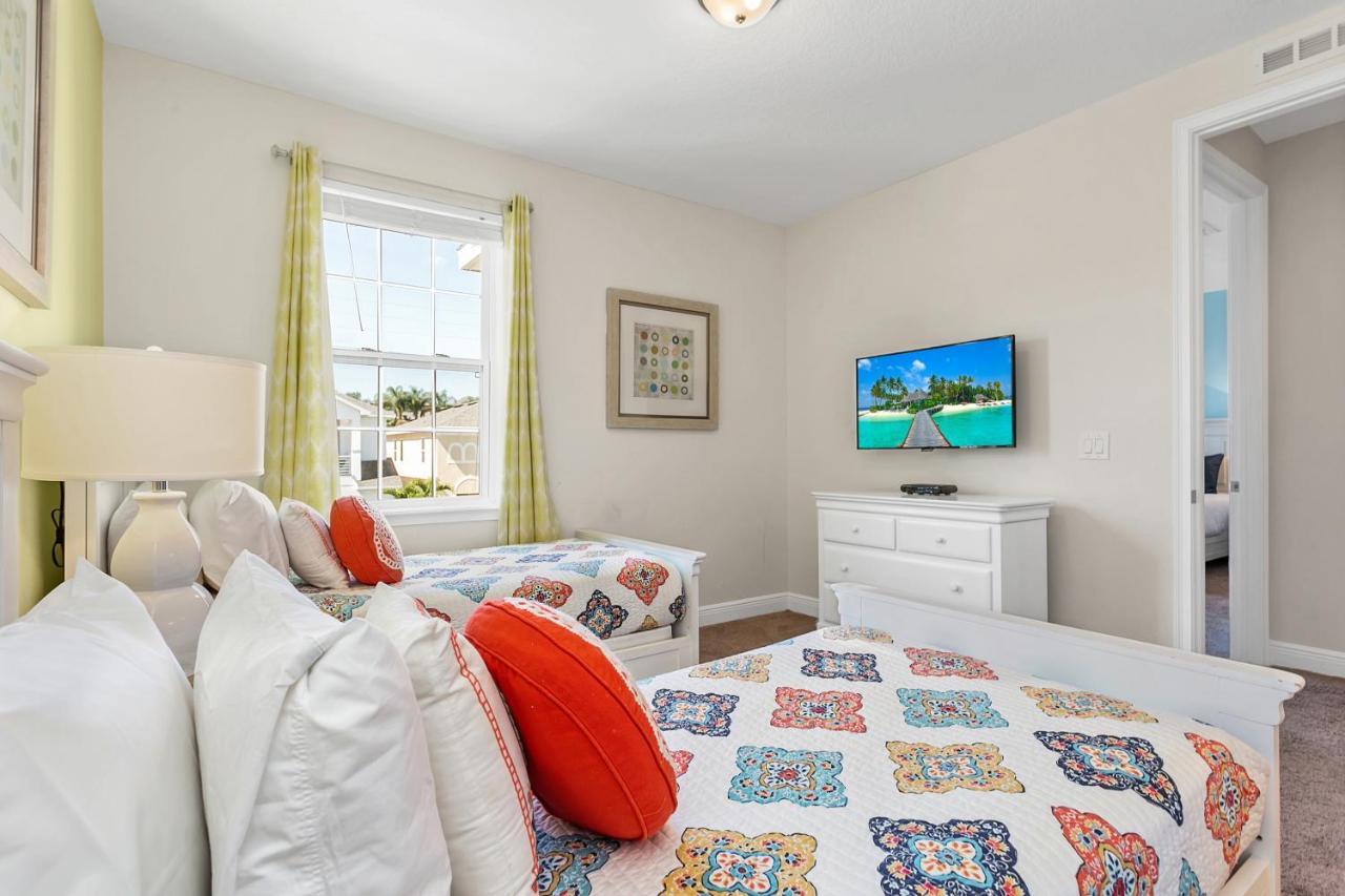 Holiday home 8 Bedroom Vacation With Pool Orlando
