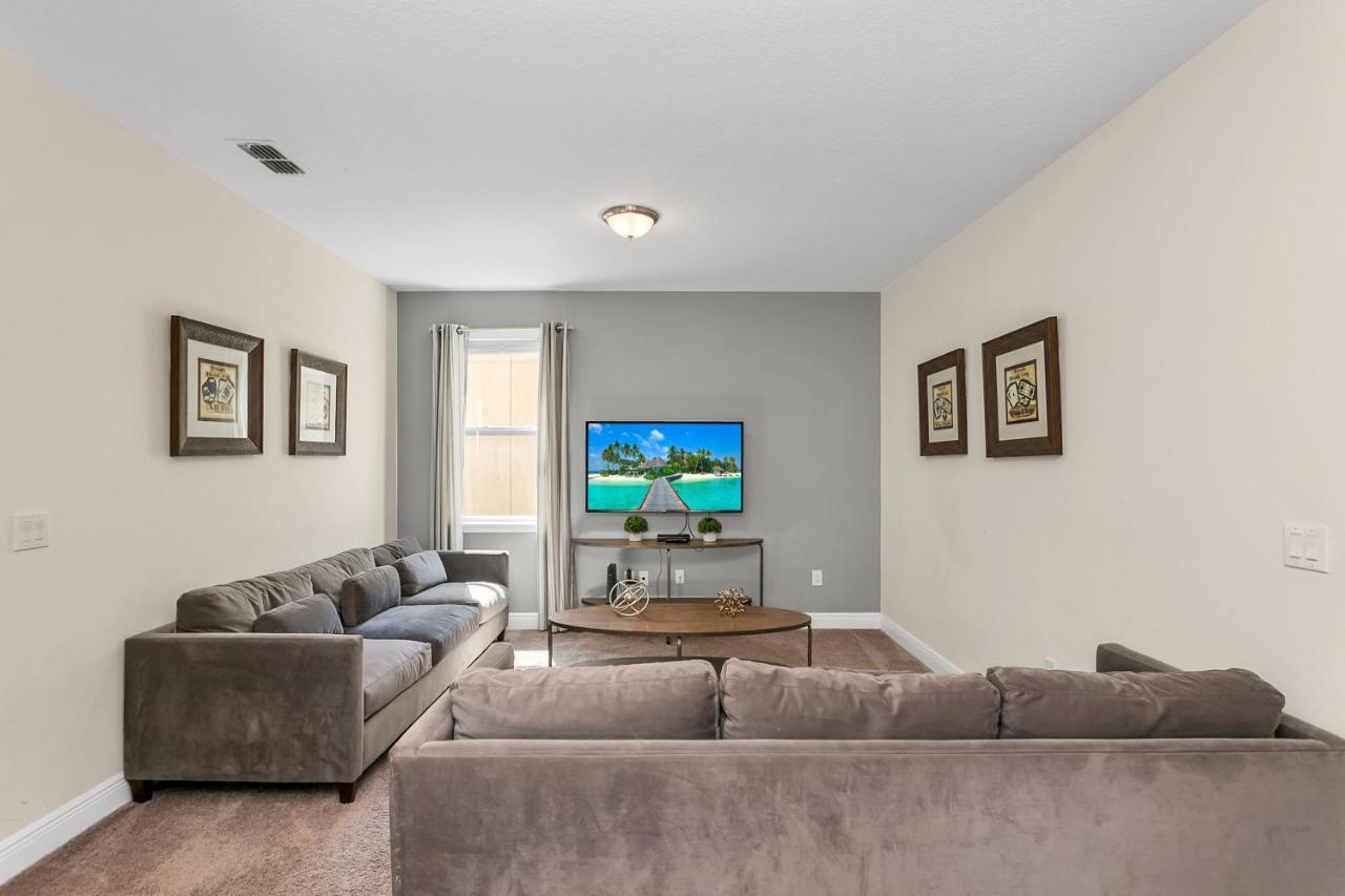 8 Bedroom Vacation With Pool Holiday home Orlando