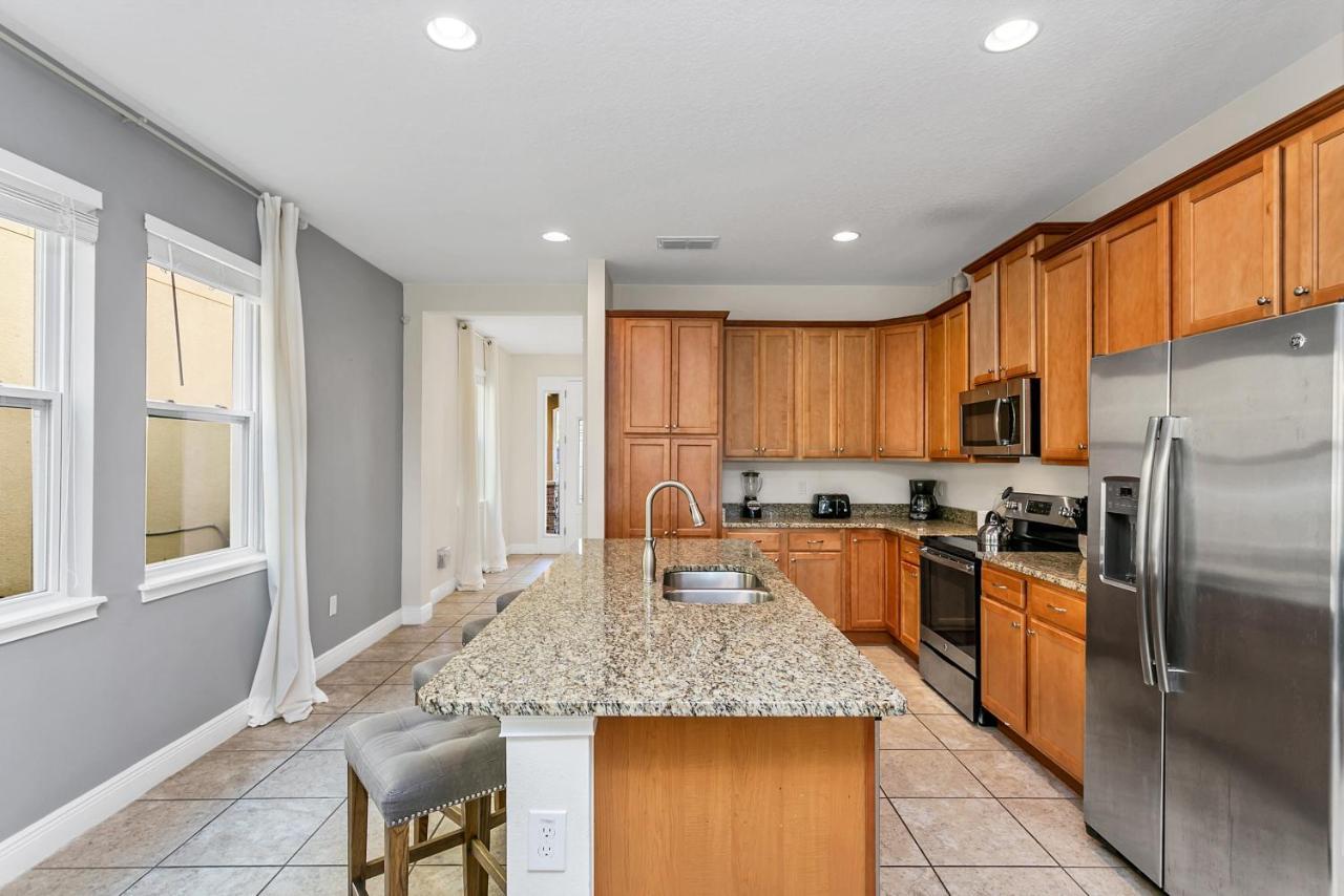 8 Bedroom Vacation With Pool * Orlando