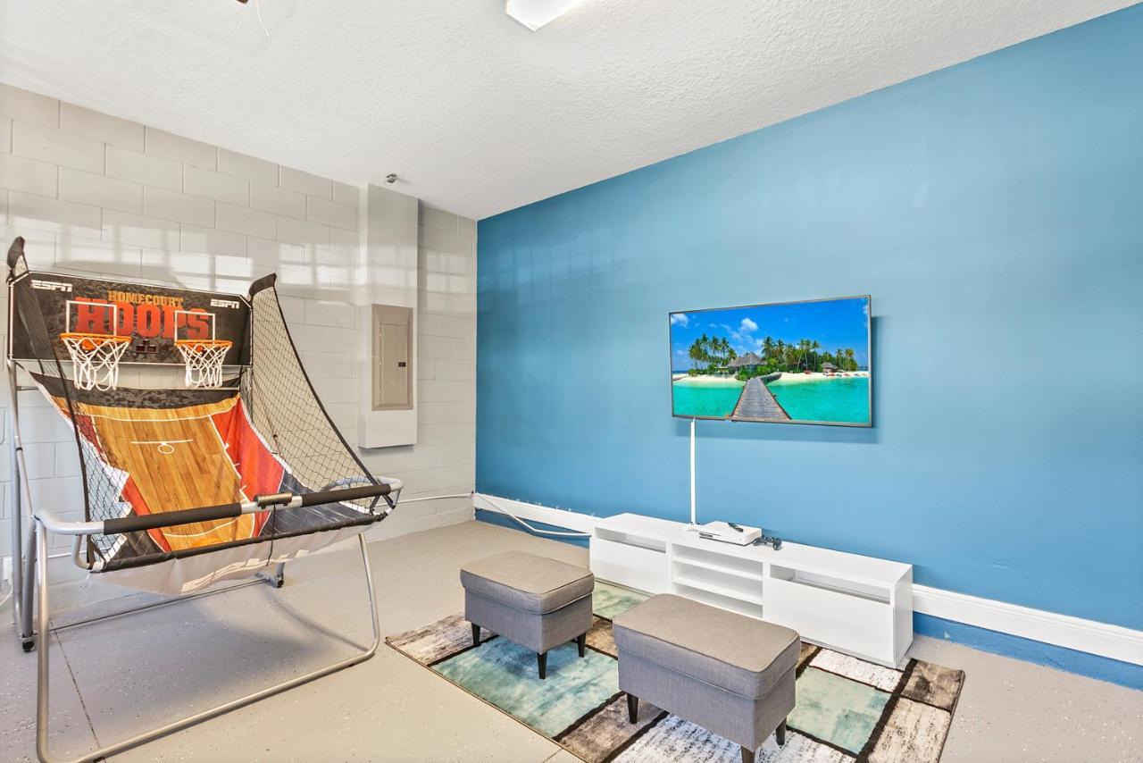 Holiday home 8 Bedroom Vacation With Pool Orlando