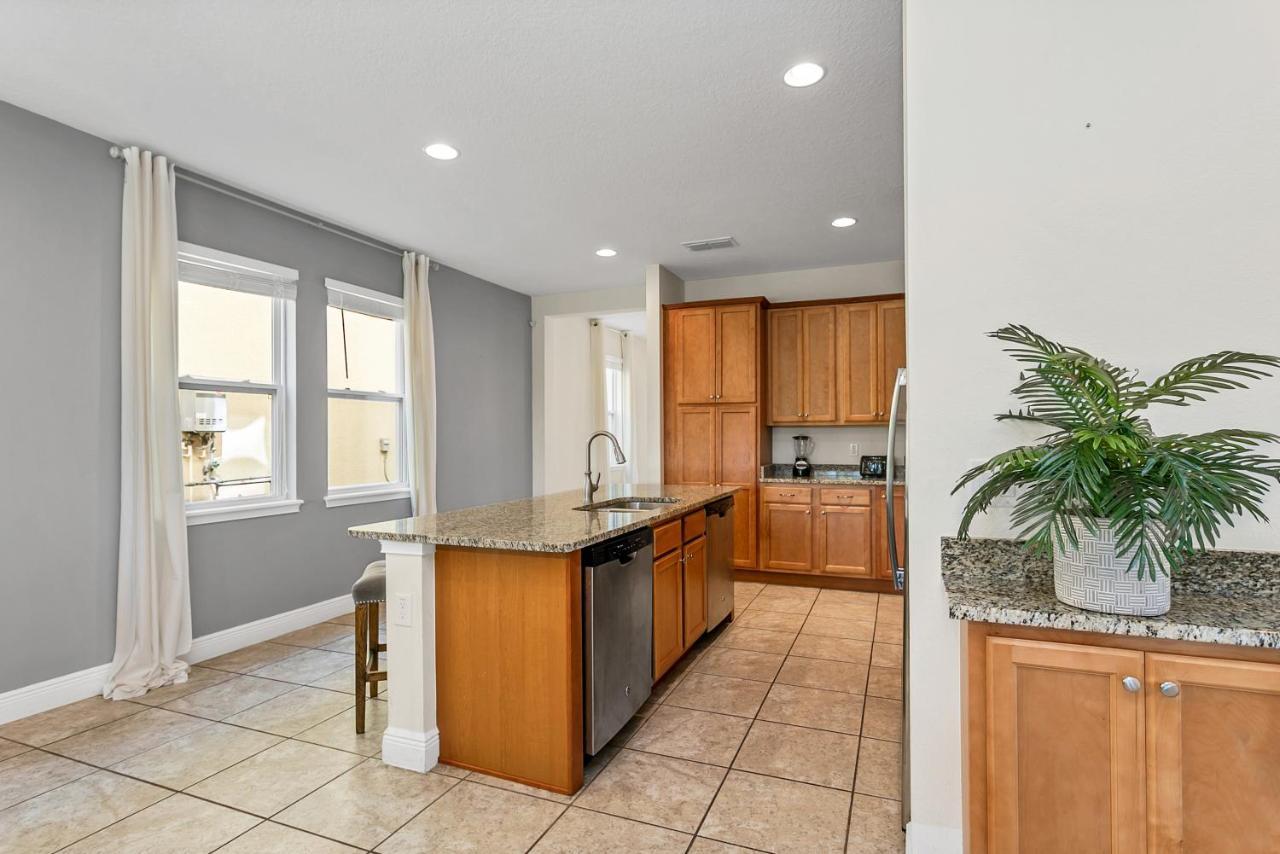 8 Bedroom Vacation With Pool Orlando